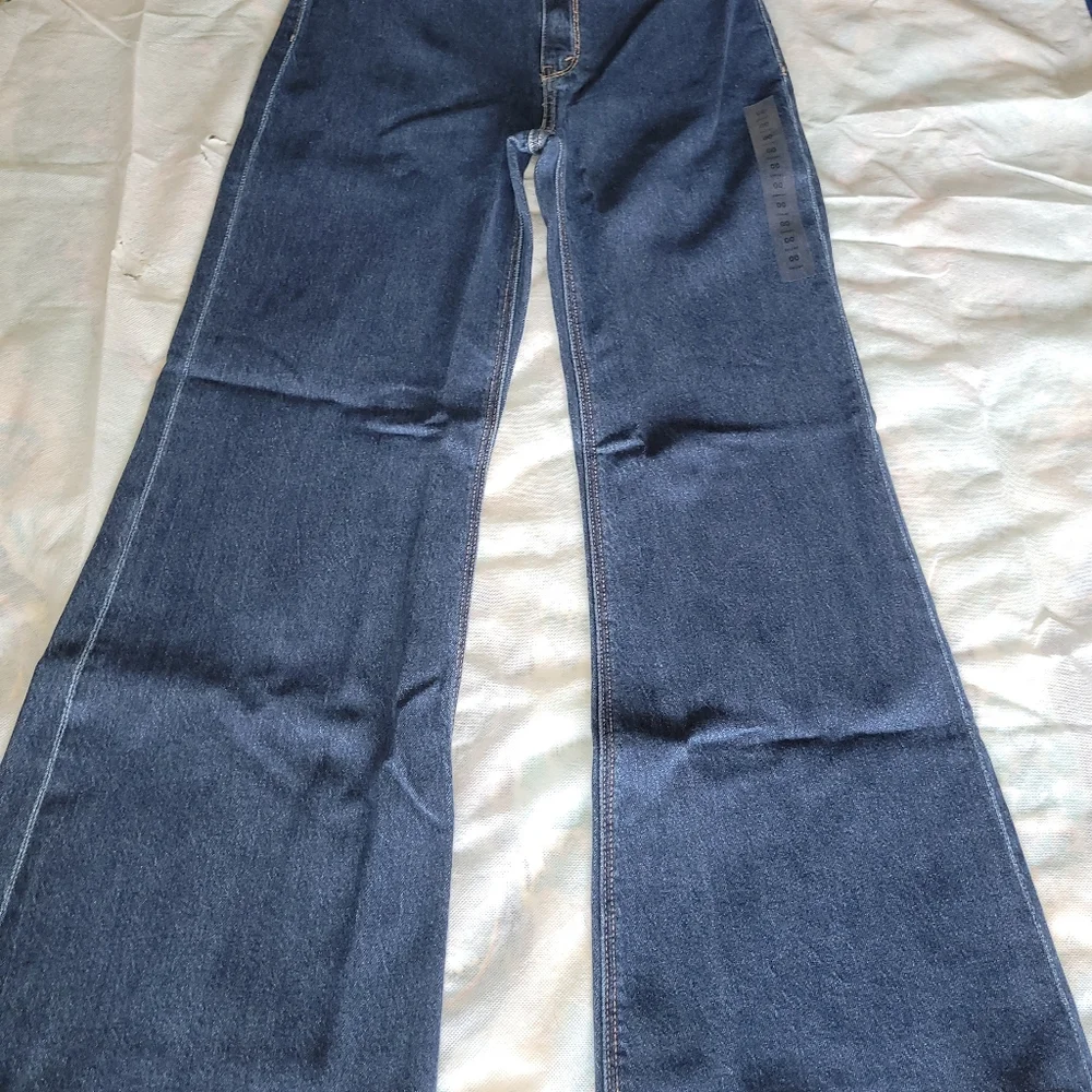 American Eagle Stretch High-Waisted Flare Jeans W/ Horsebit Chain Detail - Picture 9 of 9